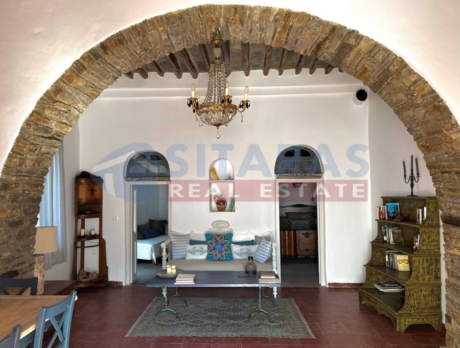 (For Sale) Residential Traditional Residences || Cyclades/Tinos Chora - 218 Sq.m, 2 Bedrooms, 375.000€ 
