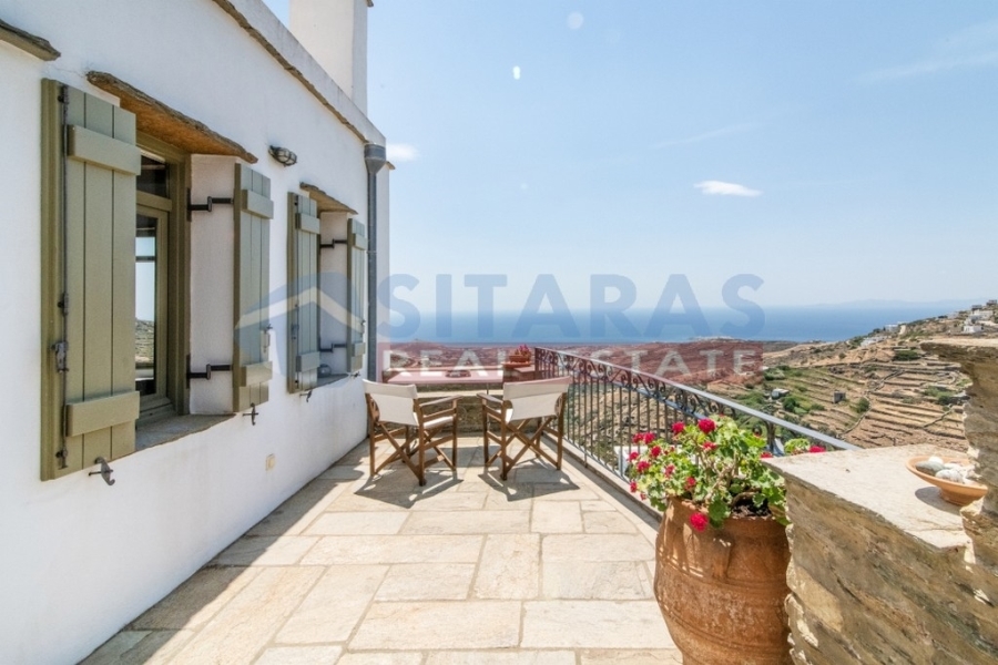 (For Sale) Residential Traditional Residences || Cyclades/Tinos Chora - 155 Sq.m, 3 Bedrooms, 585.000€ 
